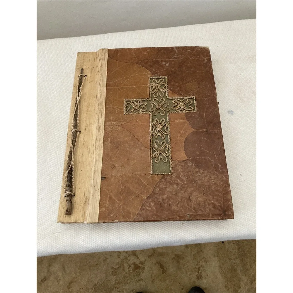 Vtg Handmade Banana Leaf Bamboo Cross Photo Album 8.75